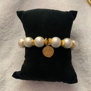 Pearl bracelet